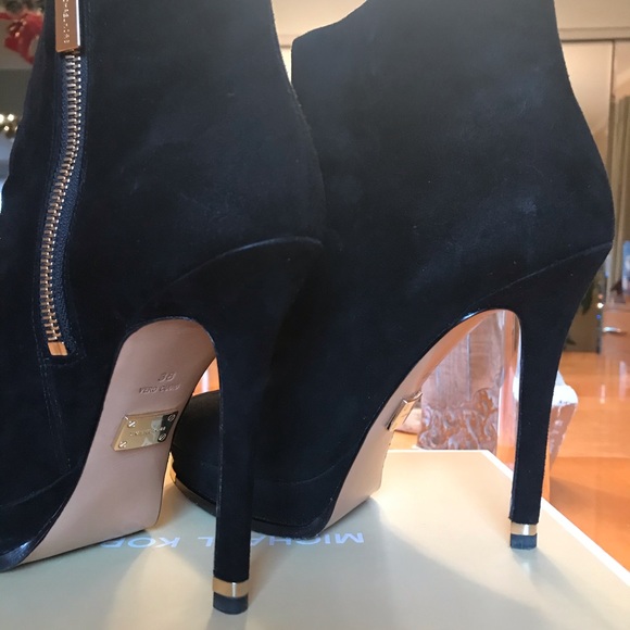 Gorgeous Michael Kors Black Suede Booties - Picture 5 of 8